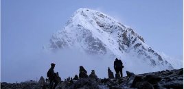 Everest dağında qar fırtınası - Bir nəfər öldü