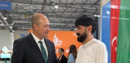 Deputatdan Kəramətə cavab: "Hər kəs onu o şəkildə qəbul edir"