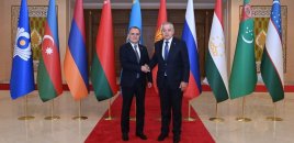 Ceyhun Bayramov tacikistanlı həmkarı ilə görüşüb