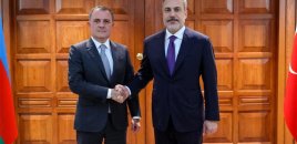 Ceyhun Bayramov Hakan Fidanla müzakirə apardı