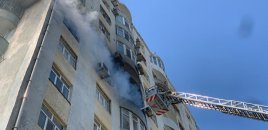 Paytaxtda çoxmərtəbəli binada yanğın olub