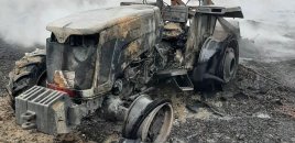 Biləsuvarda pambıqla dolu traktor yandı
