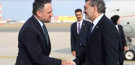 Gürcüstan prezidenti futbol izləmək üçün Türkiyəyə getdi