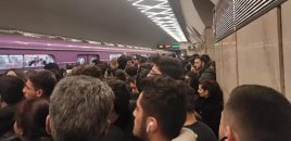 Metroda növbəti problem - Qatar tuneldə qaldı