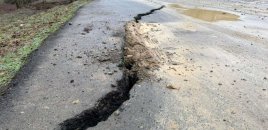 7 kəndi birləşdirən yolda sürüşmə