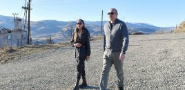 İlham Əliyev ailəsi ilə Xocalıya getdi