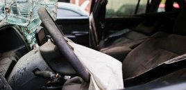 Maşın ağaca çırpıldı - 24 yaşlı kişi öldü