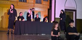 Səhnədə soyqırımı qurbanları anıldı