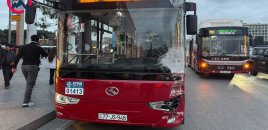 “Gənclik”də 2 marşrut avtobusu toqquşdu