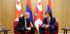 Paşinyan Tbilisidə Kobaxidze ilə görüşdü