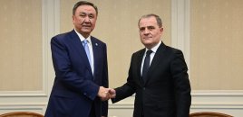 Ceyhun Bayramov TDT Baş katibi ilə İranın dron hücumlarını müzakirə edib