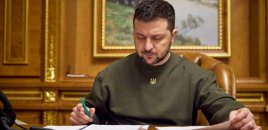 Ukrayna Prezidenti Volodimir Zelenski hərbi xidmətlə bağlı yeni qanun imzalayıb
