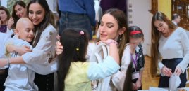 Prezidentin qızları və gəlini onları ziyarət etdi - VİDEO