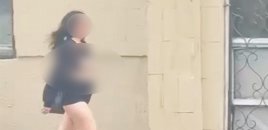 Bakıda yarıçılpaq gəzən qadın xəstəxanaya yerləşdirildi - VİDEO