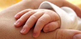 Tovuzda ana körpə qızını yaşlı qadının evində atıb