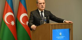 Ceyhun Bayramov Ər-Riyada yola düşdü