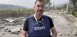 Jurnalist canlı yayımda olarkən ərazi raketlə vuruldu - ANBAAN VİDEO