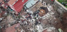 İstanbulda bina çökdü - Ölən var