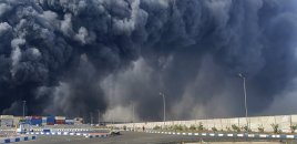 İrandakı Bəndər Ləngə limanında partlayış olub