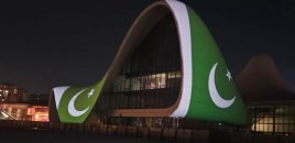 Heydər Əliyev Mərkəzinin binası üzərinə Pakistan bayrağı proyeksiya olunub