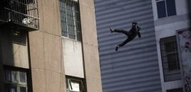 Bakıda DƏHŞƏT: gənc oğlan 20-ci mərtəbədən yıxılıb öldü