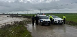 Ağsuçaydan keçən sel avtomobil yolunu yararsız hala salıb