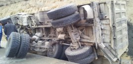 Kəlbəcərdə yük maşını aşdı - 3 nəfər öldü
