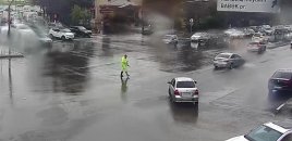 Bakıda bəzi istiqamətlərdə nəqliyyatın hərəkəti çətinləşib - RƏSMİ