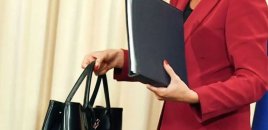 Hədiyyəyə görə direktorun işdən çıxardığı müəllimlə bağlı QƏRAR VERİLDİ - FOTO