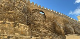 Yağış tarixi Qala divarlarına da ziyan vurdu