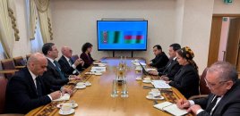 Firudin Qurbanov Türkmənistanın təhsil nazirinin müavinləri ilə görüşdü