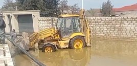 Bu ərazilər də yağış sularından təmizlənir - Video