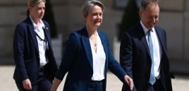 Britaniya XİN rəhbəri Hörmüz boğazı ilə bağlı İrana çağırış edib