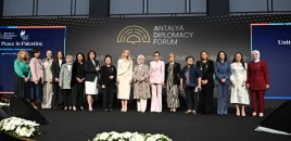 Mehriban Əliyeva Antalya Diplomatiya Forumu çərçivəsində paneldə iştirak edib - FOTO