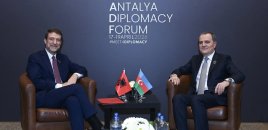 Ceyhun Bayramov albaniyalı həmkarı ilə görüşdü