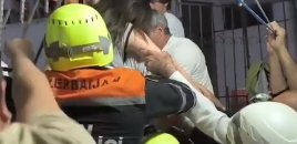Paltar asarkən 8-ci mərtəbədən 5-ə yıxıldı - Təhlükəli anlar- Video