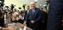 Paşinyan parlament seçkilərində səs verib