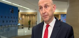 Böyük Britaniyanın müdafiə naziri istefa verib