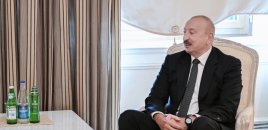 Prezident otağındakı heykəldən danışdı - FOTO