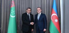 Ceyhun Bayramov türkmənistanlı həmkarı ilə müzakirə apardı