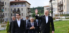 Azərbaycan və Türkmənistan prezidentləri Şuşada birinci yaşayış kompleksində olublar - FOTOLAR