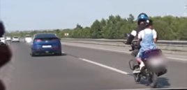 Övladını təhlükəli vəziyyətdə motosikletlə apardı - Saxlanıldı