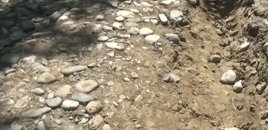 Quba sakinlərinin yol problemi: "Xəstə anamı 5 nəfərlə qucağımıza alıb apardıq" - VİDEO