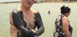 Yüzlərlə insan axışır, amma... - Hövsandakı "möcüzəvi palçıq" barədə həkimdən kritik XƏBƏRDARLIQ - VİDEO