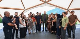 Prezident Şuşanın Kiçik Qaladərəsi kəndində sakinlərlə görüşüb