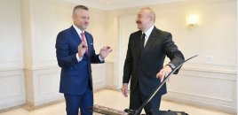Pelleqrini İlham Əliyevə xizək hədiyyə etdi