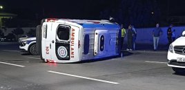 Təcili tibbi yardım maşını aşdı - 4 nəfər xəsarət aldı