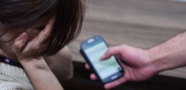 Bakıda kişi özünə yeni telefon alan arvadını döydü - Hər mesaja bir SİLLƏ