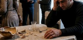 Arvadına meyvə qabı atan kişi 1500 manat cərimələndi