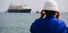Hörmüz boğazında maye qaz daşıyan tanker mərmi zərbəsinə məruz qalıb